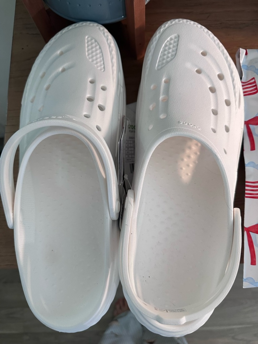 CROCS men’s size 15 new off the grid White Classic Clogs with Heel Strap
